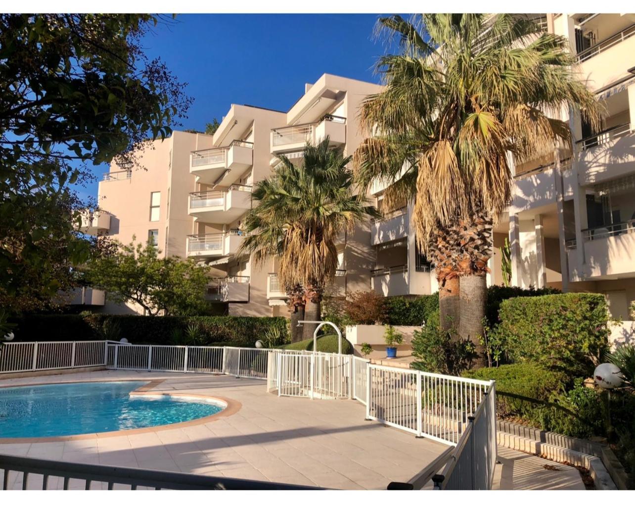 Superbe Appartement Avec Piscine Au Bord De La Mer Сен-Рафаель Екстер'єр фото